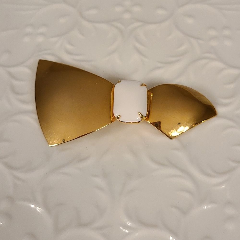 Vintage Milk Glass Brooch